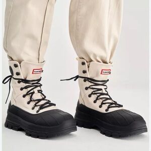 Hunter Explorer Desert Black and Cream Winter Boots